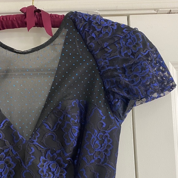 Vintage 1980’s Midnight Blue Lace Gown - Picture 6 of 10